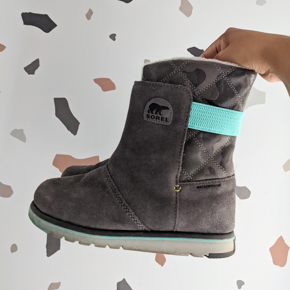 Sorel dark gray winter boots / big kid size